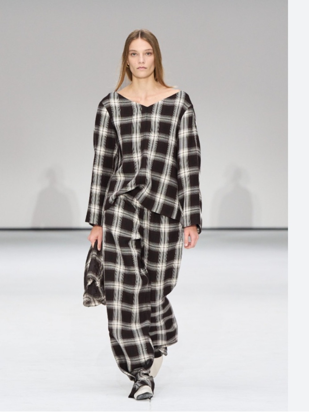 COS Checked V-Neck Top - Picture 5 of 13